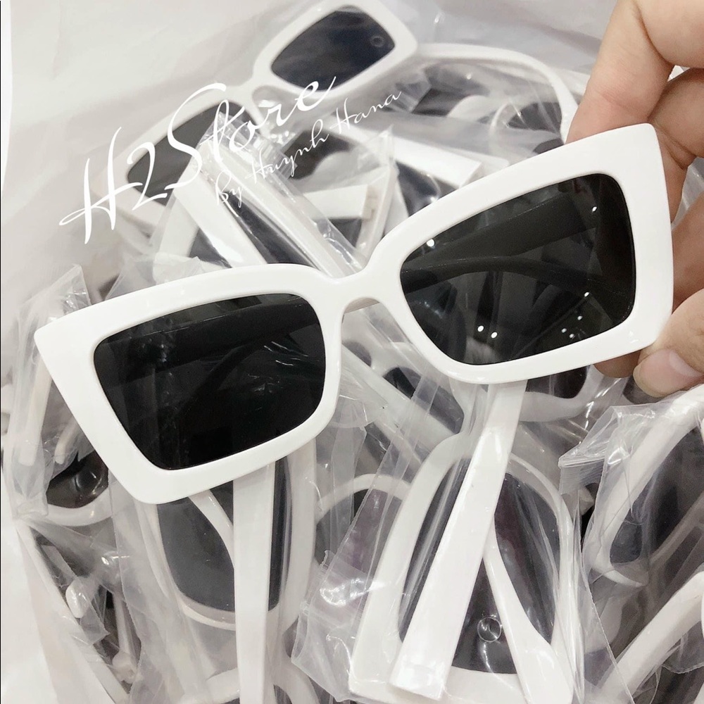 White square sunglasses for summer